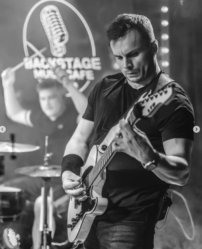 Alex von Dreibettzimmer live auf der Bühne